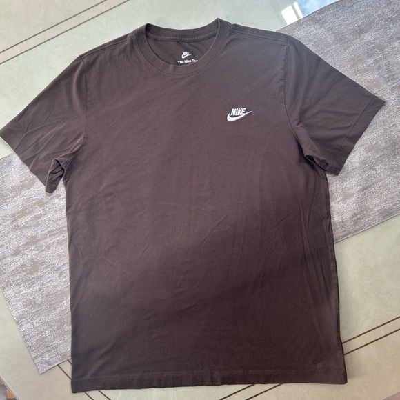 Nike Women’s Tshirt - Picture 1 of 16